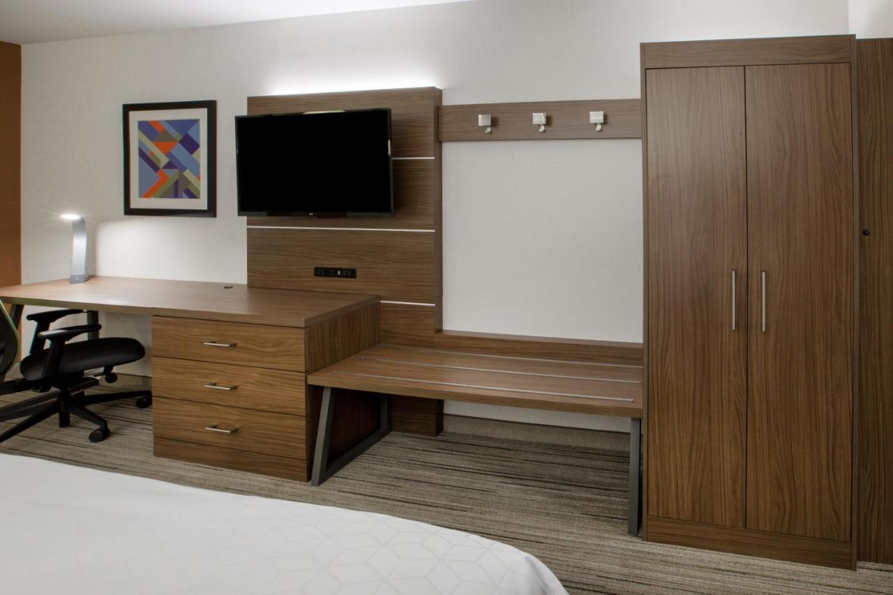 Holiday Inn Express & Suites - Dallas Market Center By Ihg Екстер'єр фото